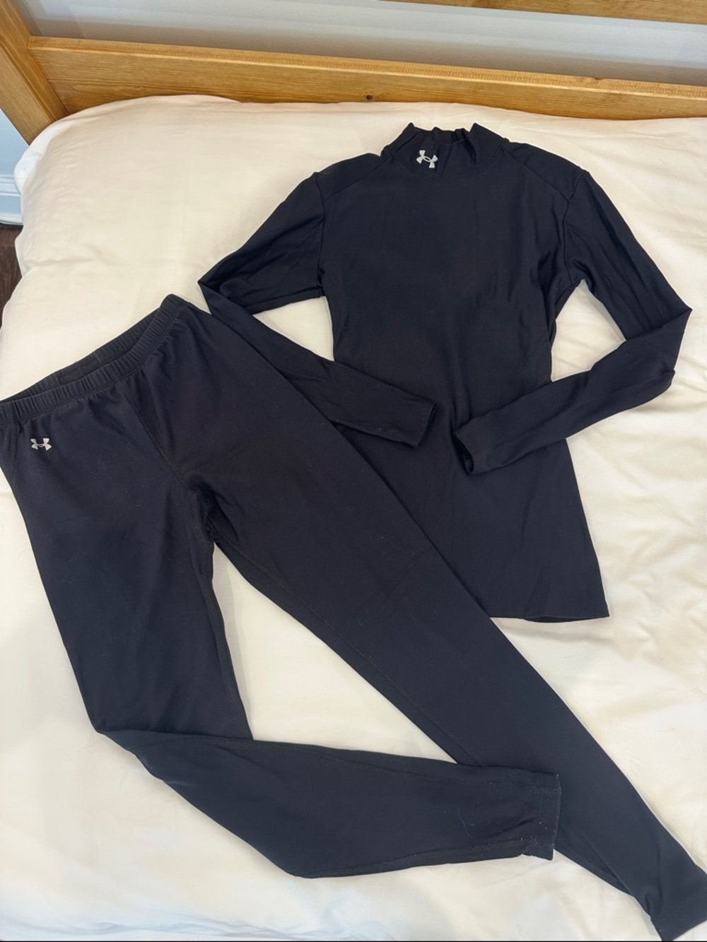 Under Armour Women’s Black Long-Sleeve Base Layer Top & Leggings Set
